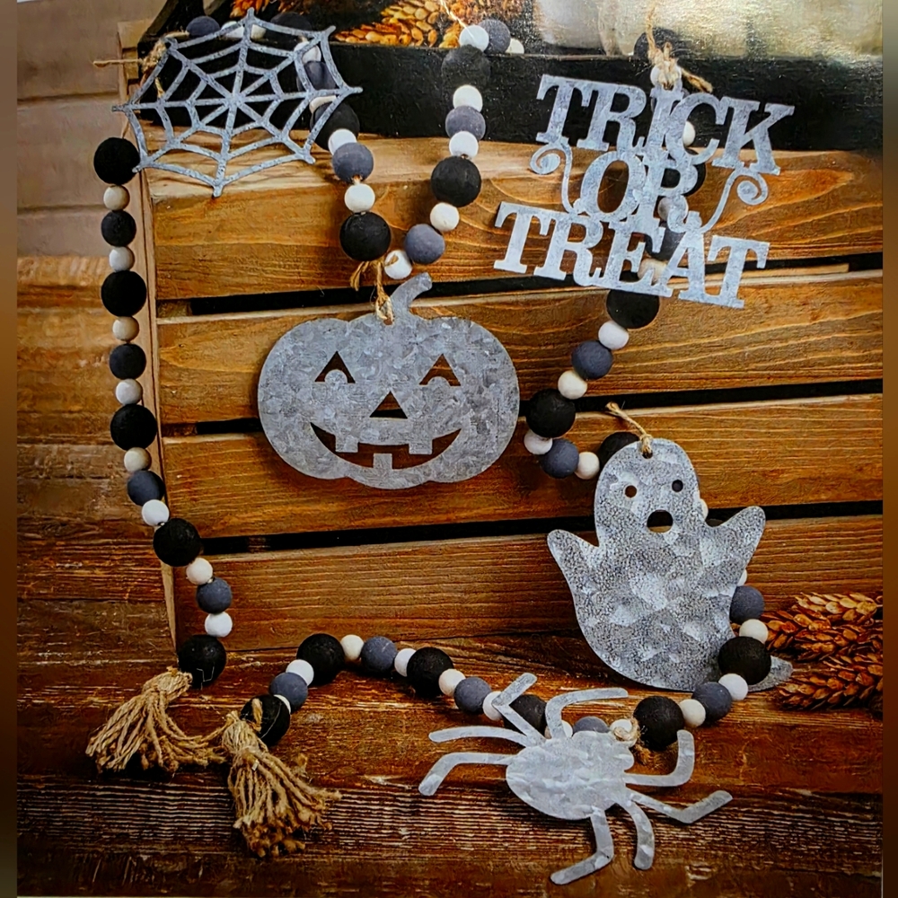 NWOT Handmade Spooky Halloween Garland